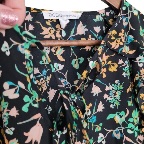 BCBG Generation Floral Print Blouse Womens Size S Ruffle V-Neck Tie Flowy - Picture 4 of 8